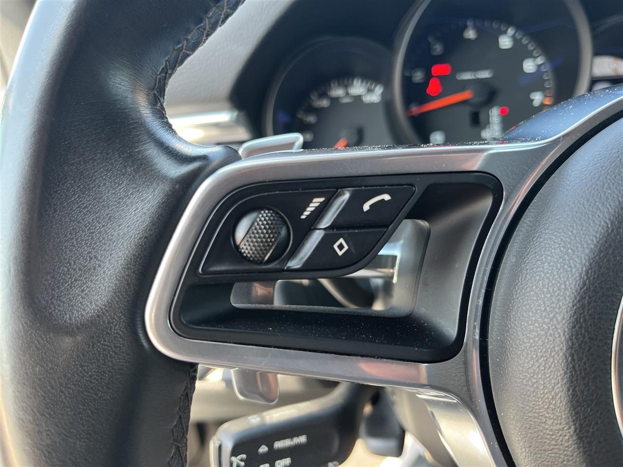Porsche Macan  2021