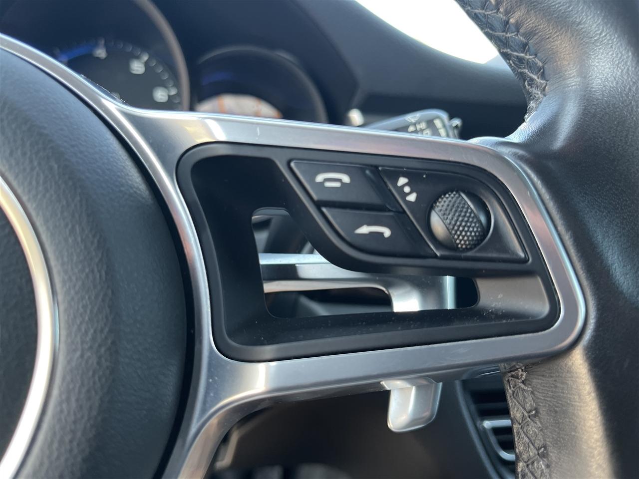 Porsche Macan  2021