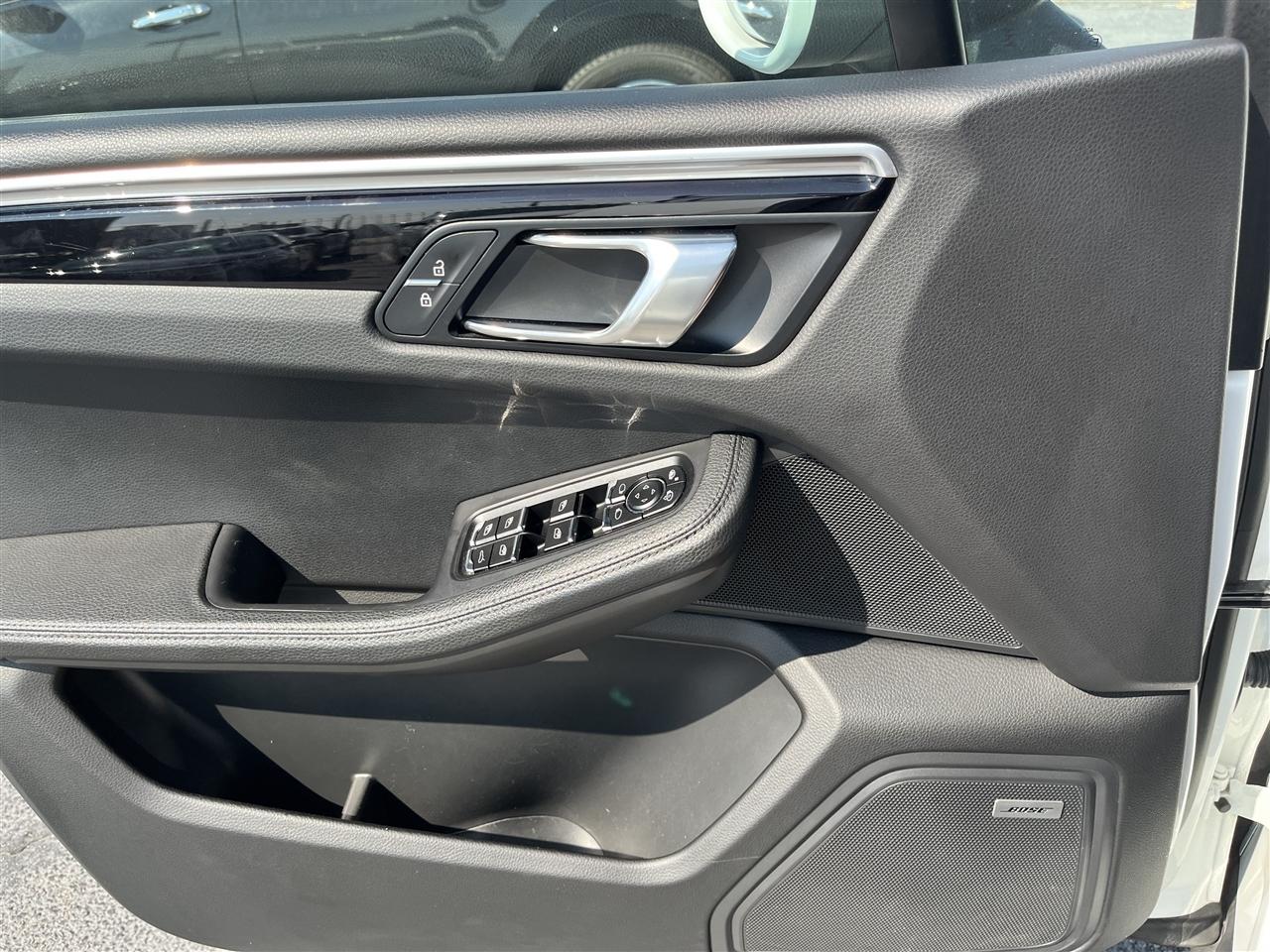 Porsche Macan  2021