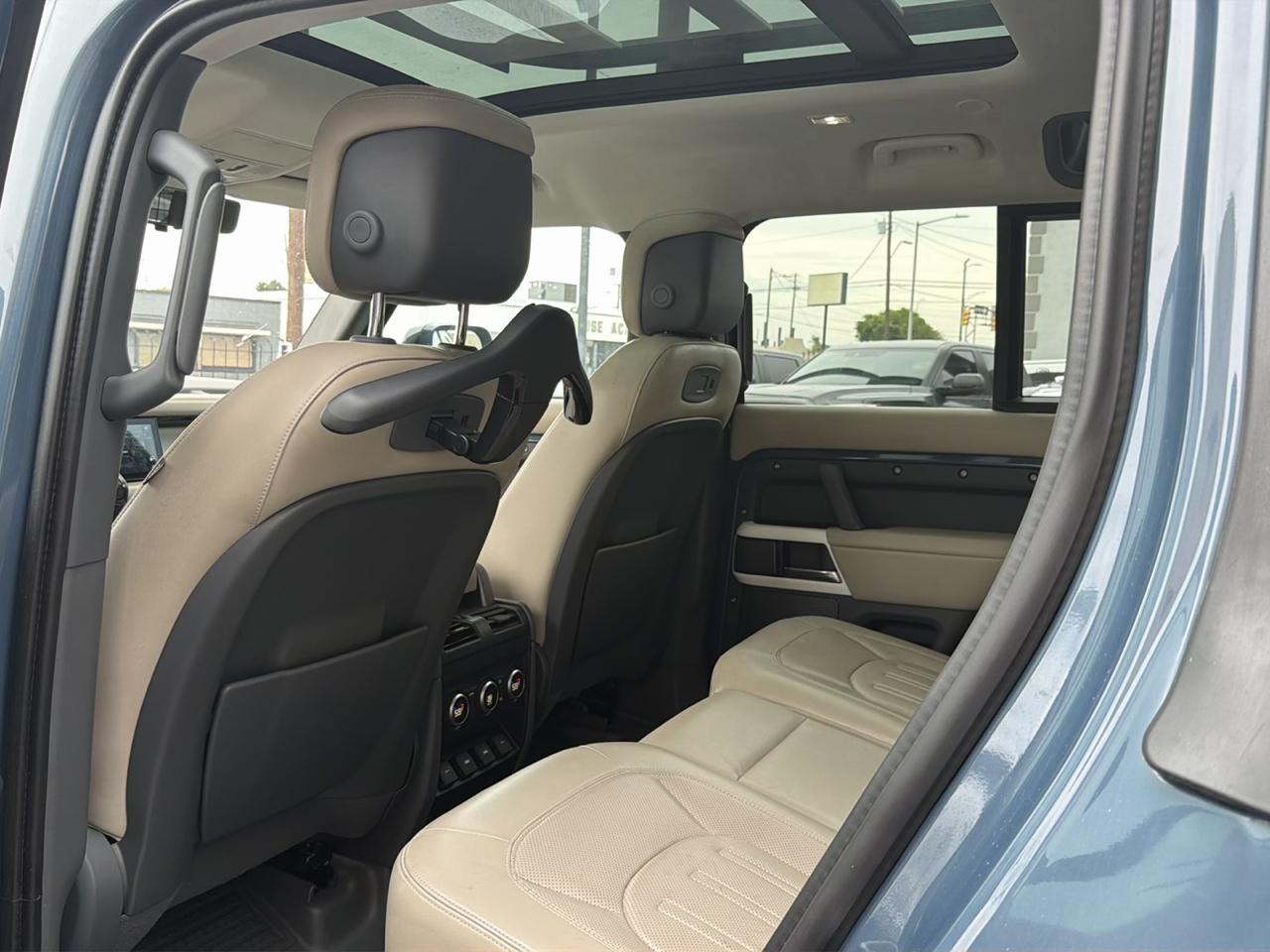 Land Rover Defender  2020