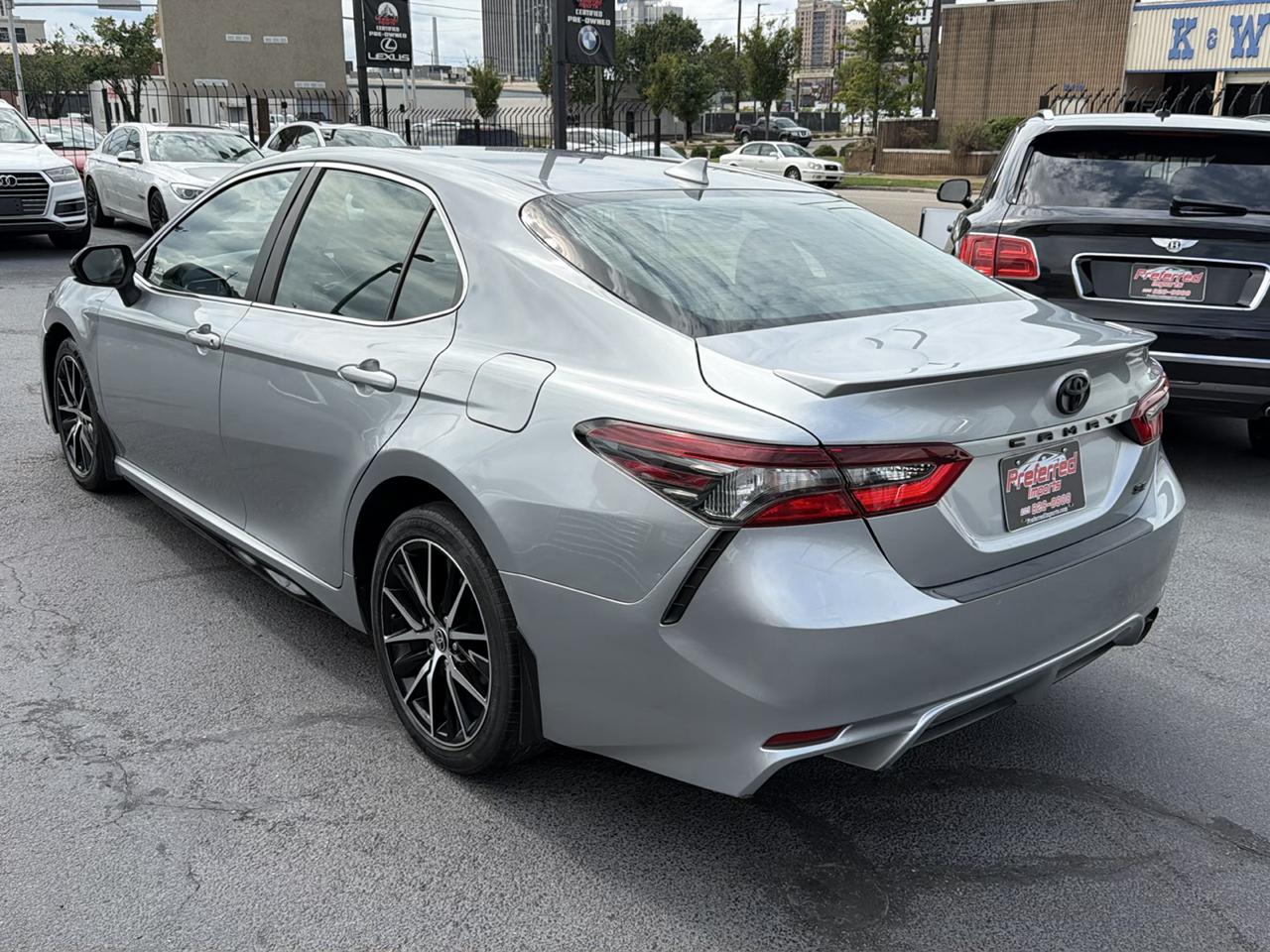 Toyota Camry SE 2022