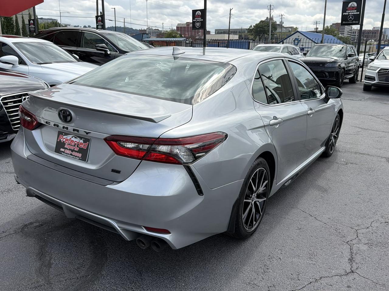 Toyota Camry SE 2022