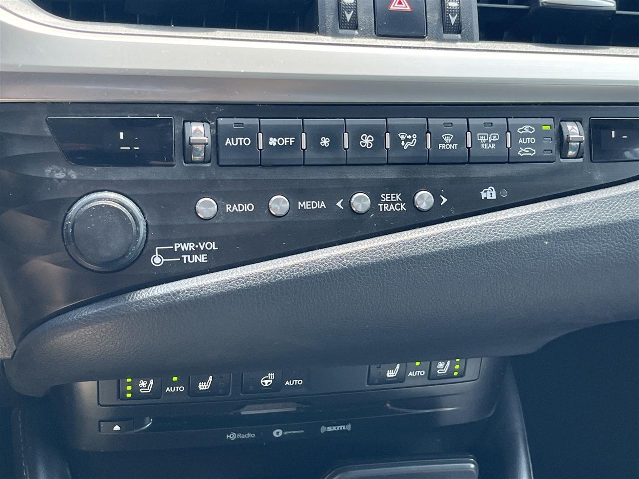 Lexus ES  2019