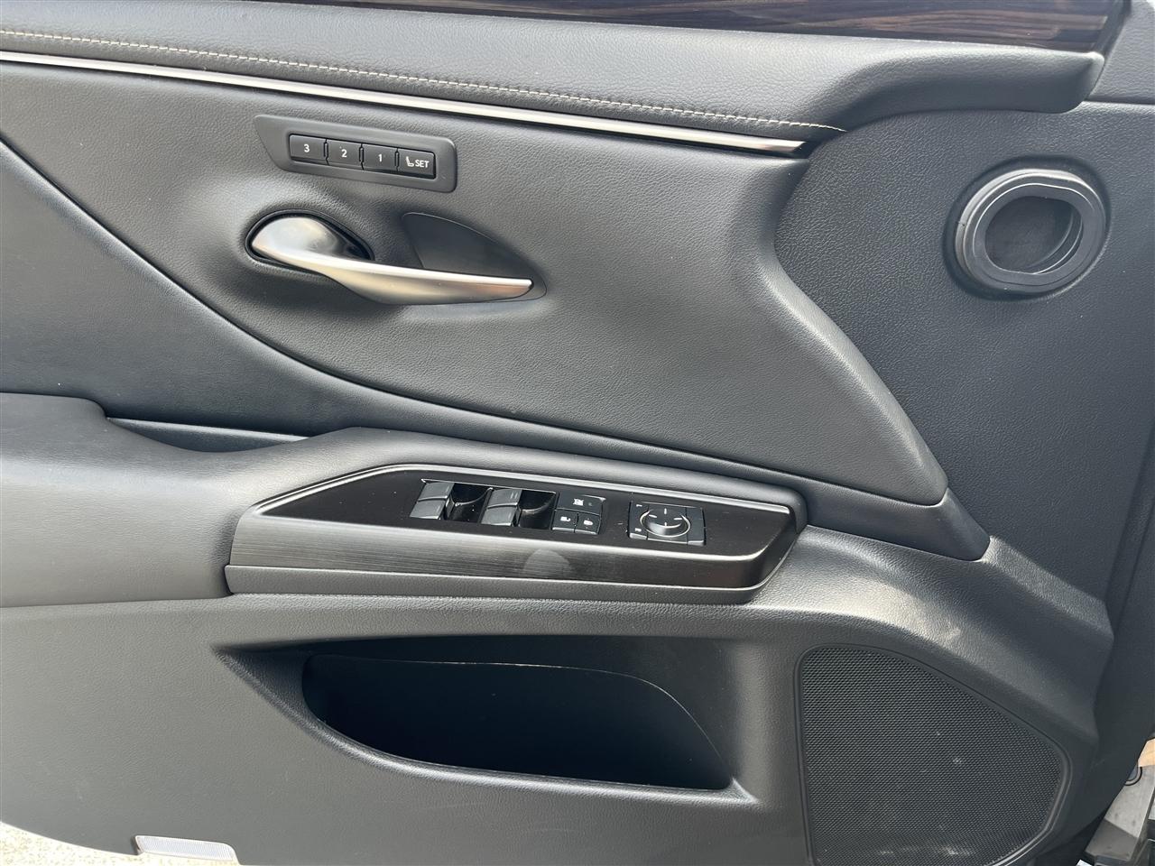 Lexus ES  2019