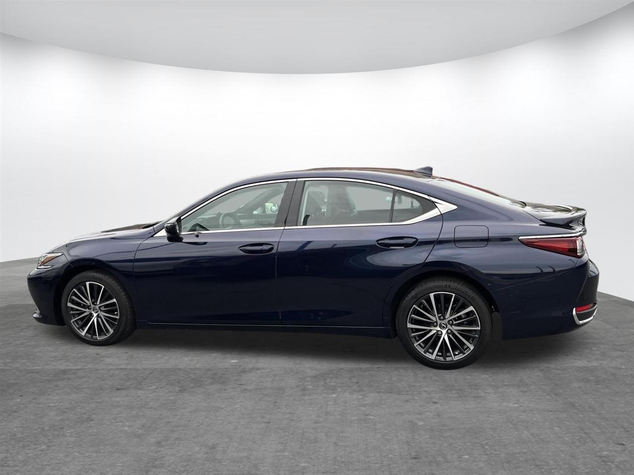 Lexus ES  2023