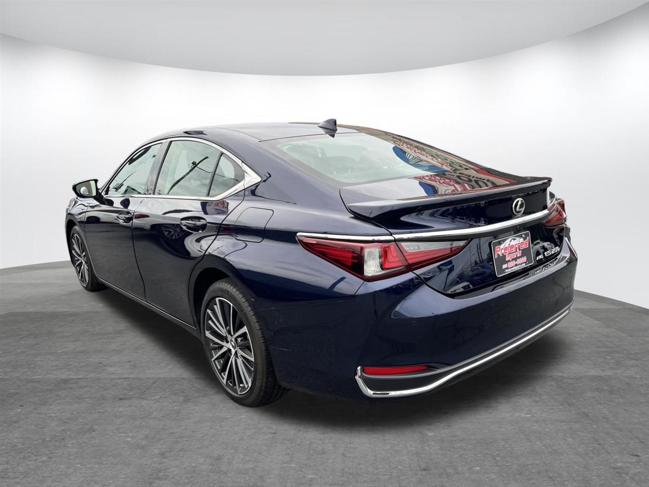 Lexus ES  2023