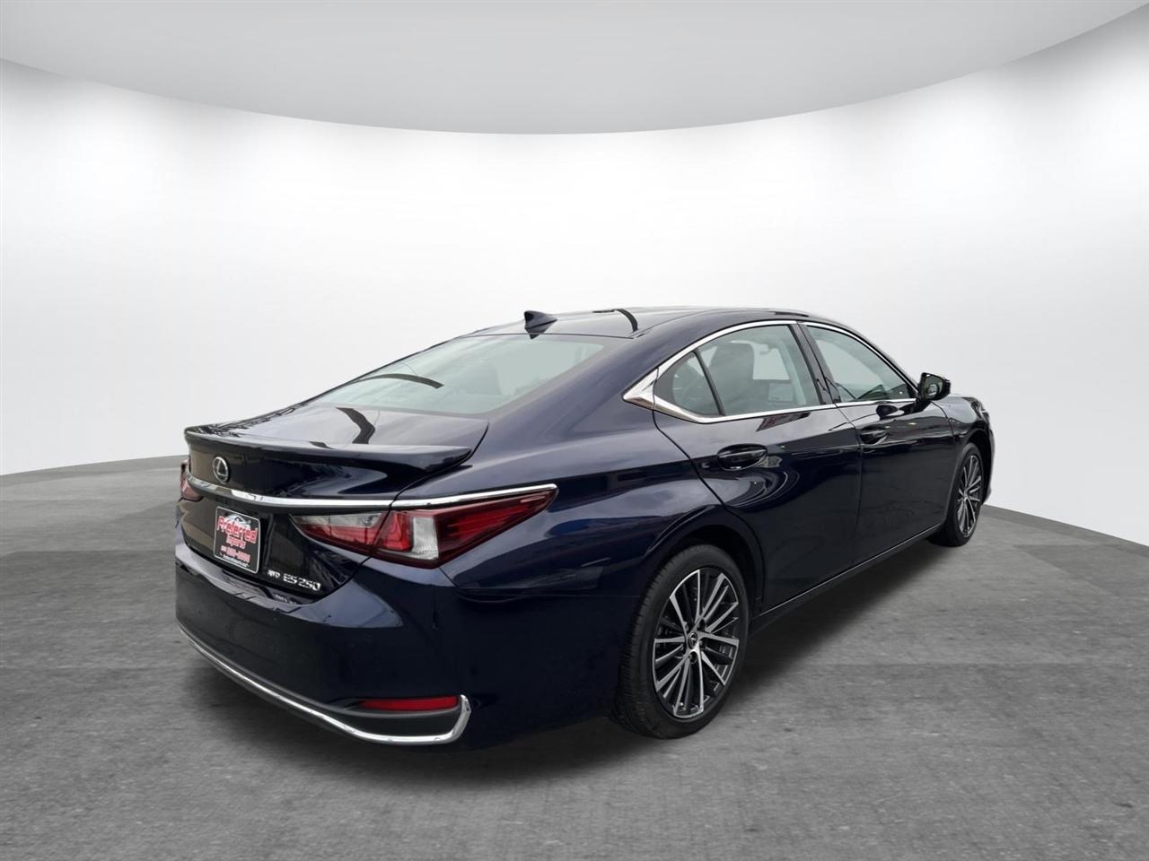 Lexus ES  2023