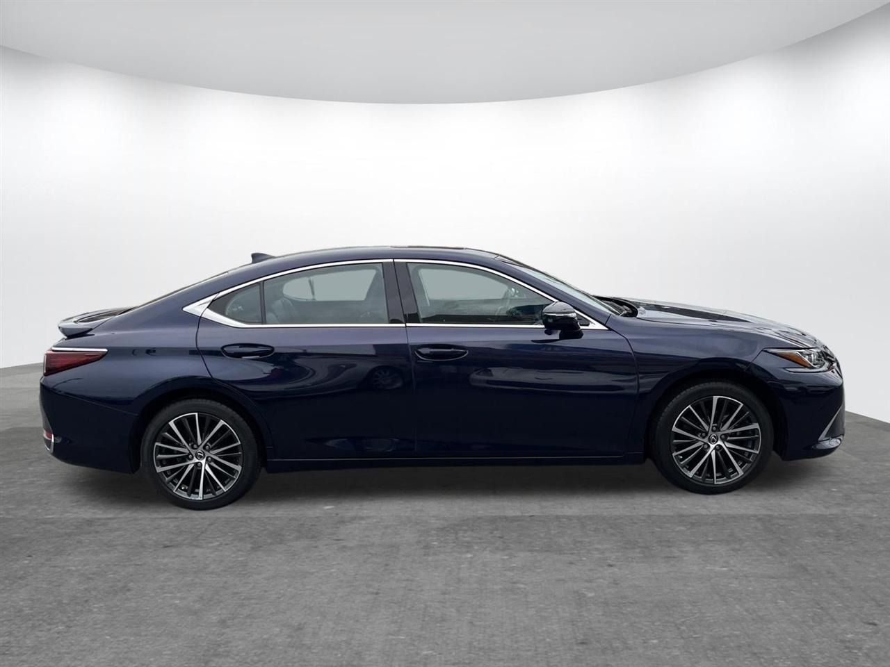 Lexus ES  2023