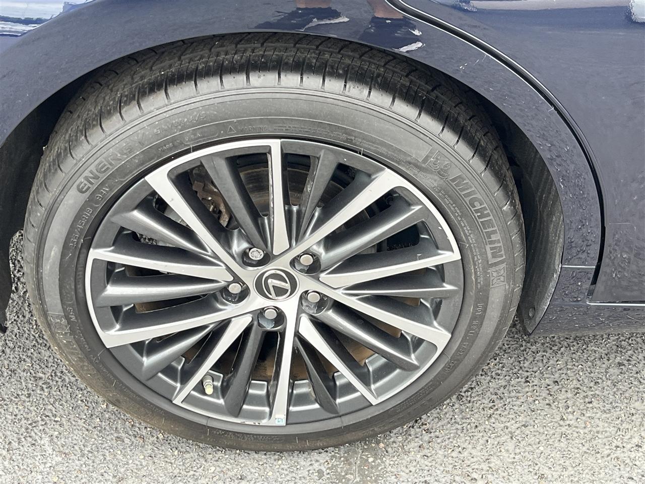 Lexus ES  2023