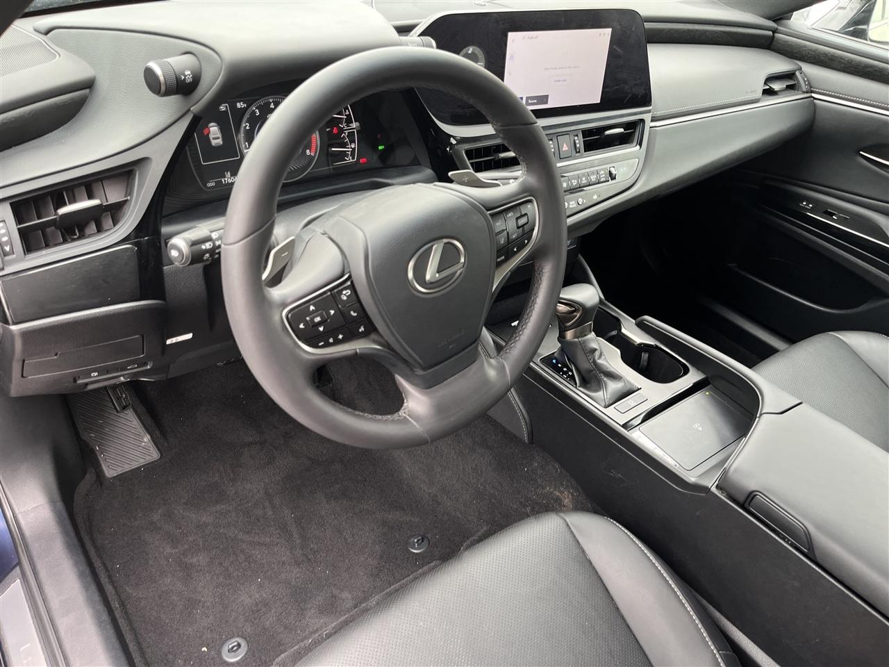 Lexus ES  2023