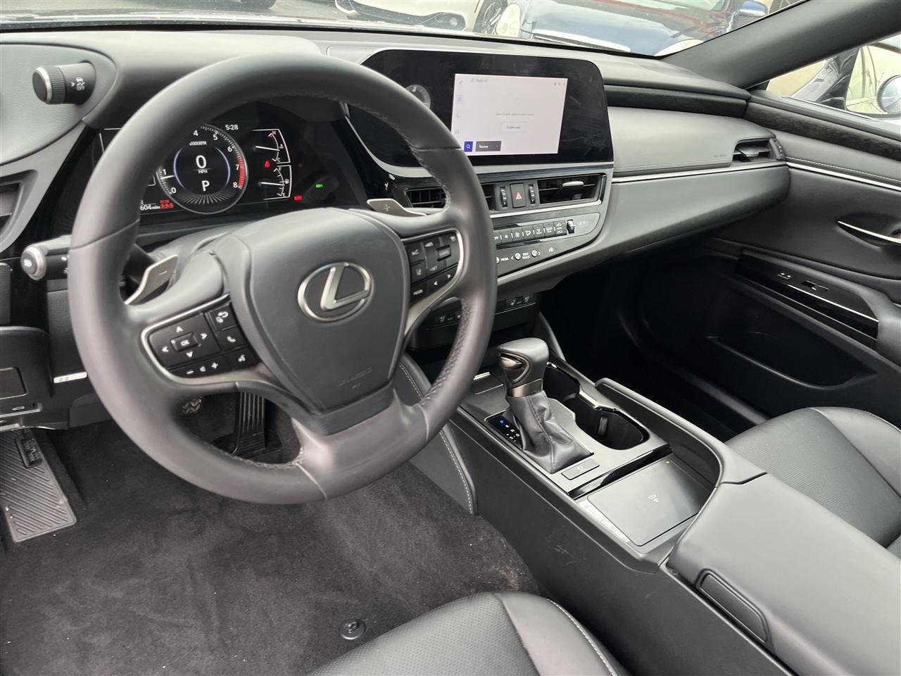 Lexus ES  2023