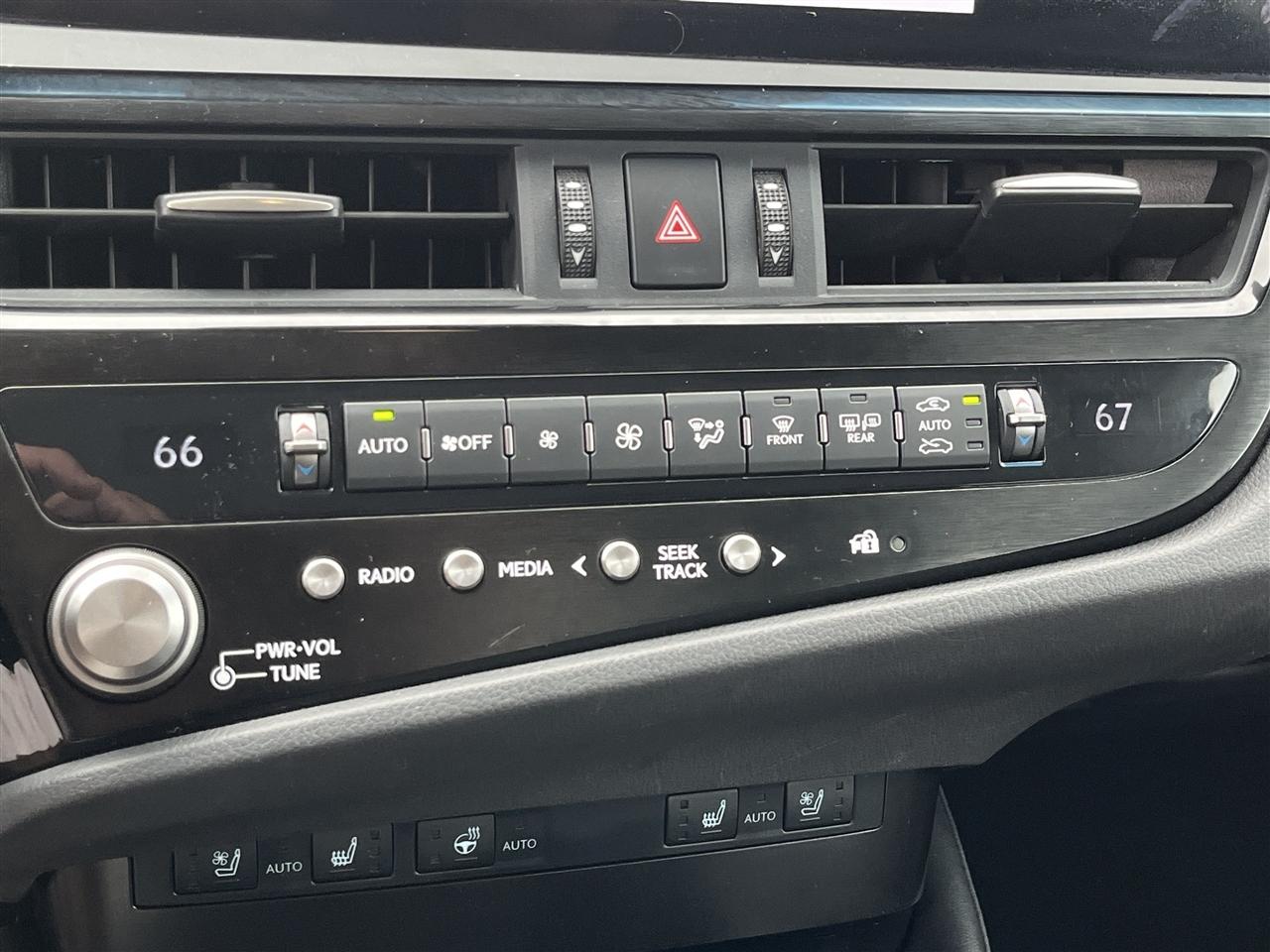 Lexus ES  2023
