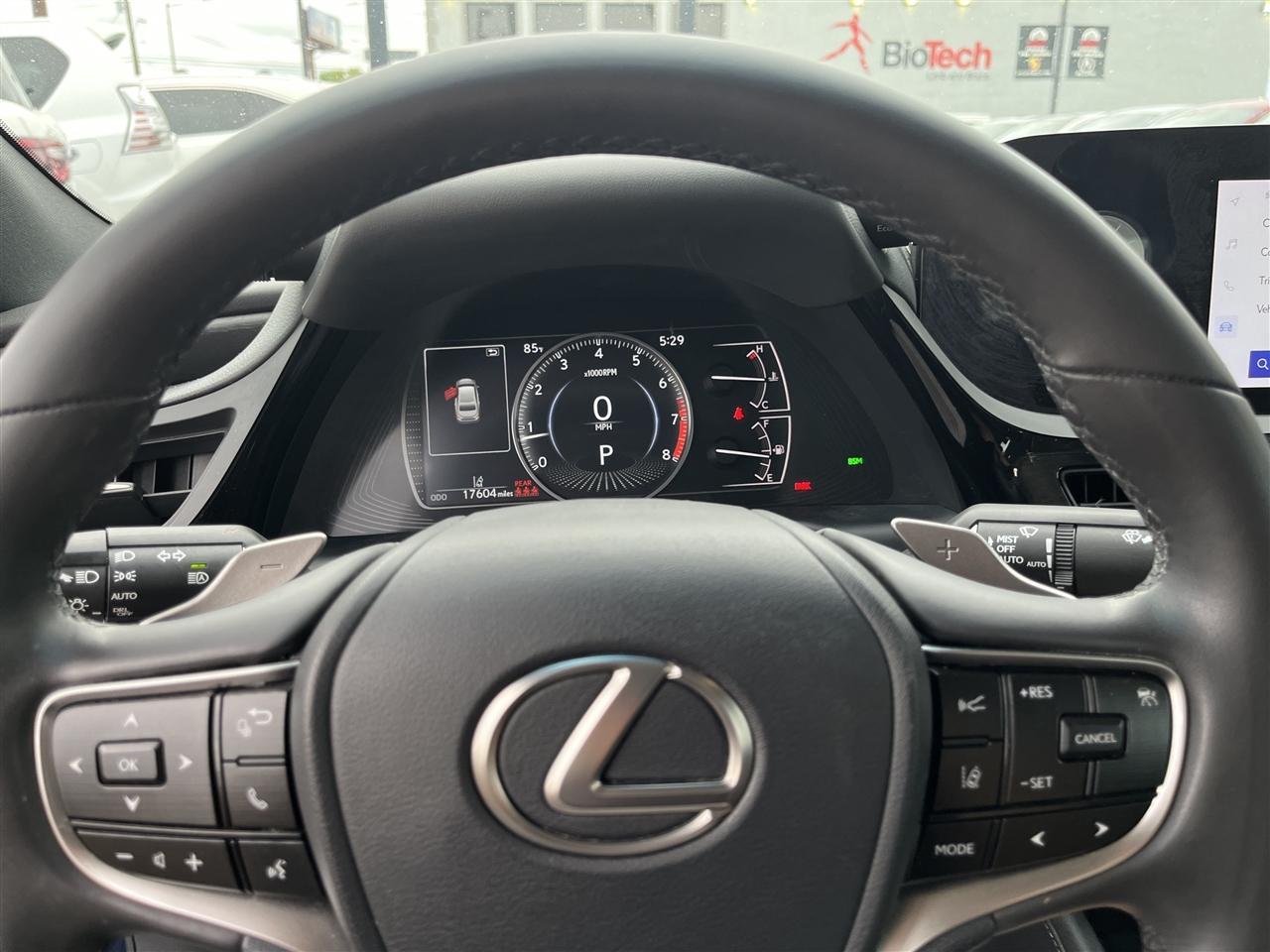 Lexus ES  2023