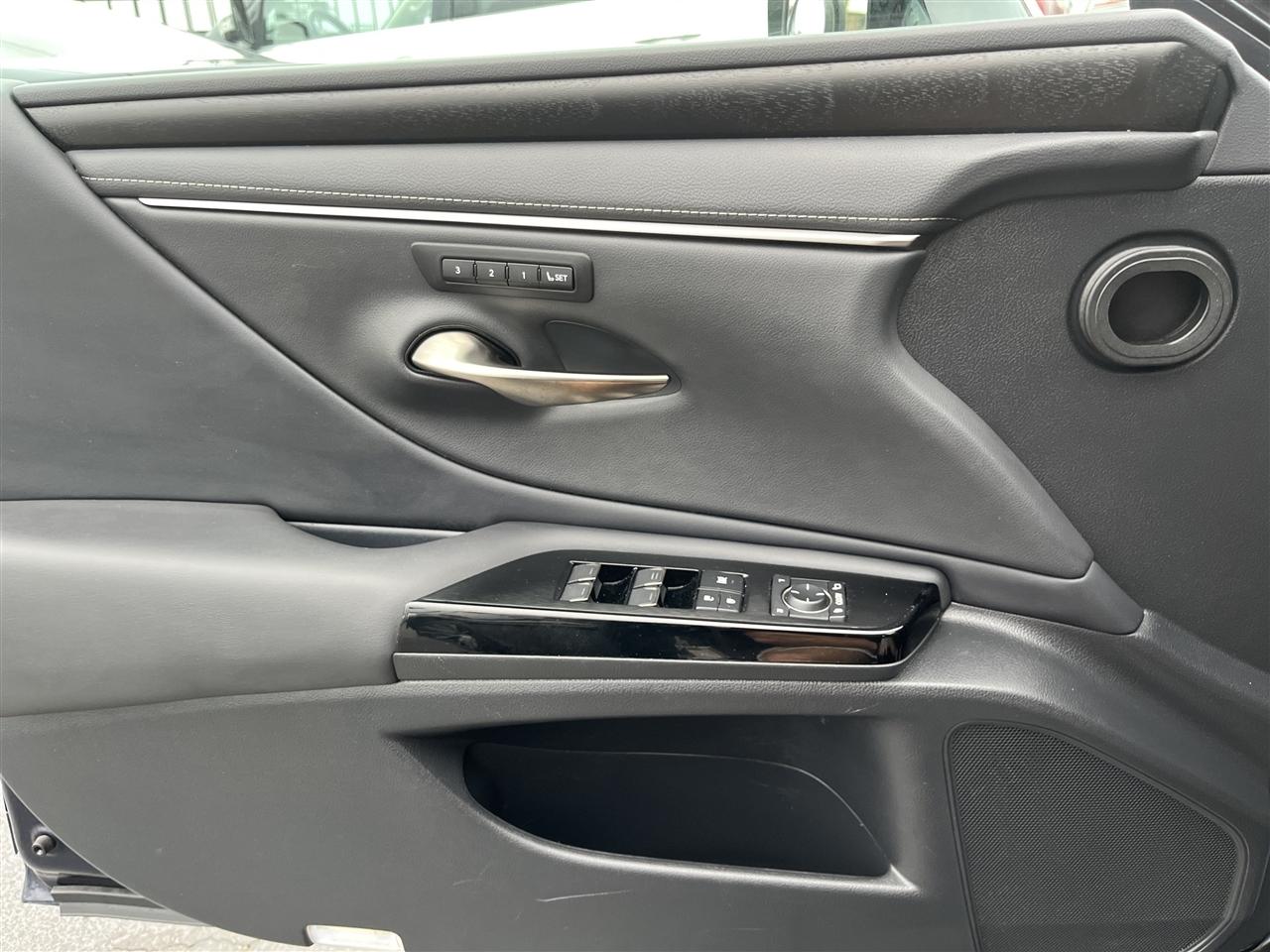 Lexus ES  2023