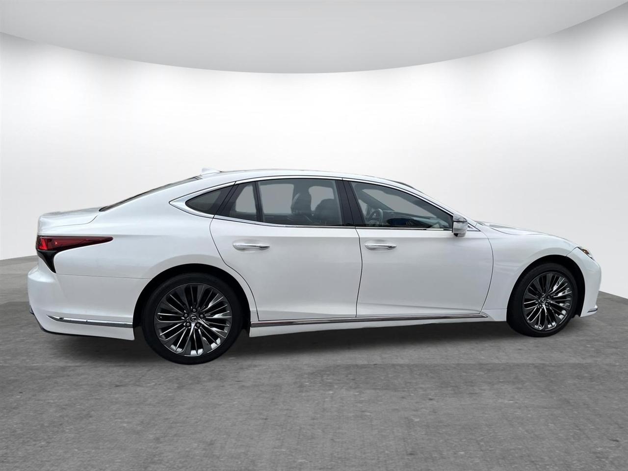 Lexus LS  2022