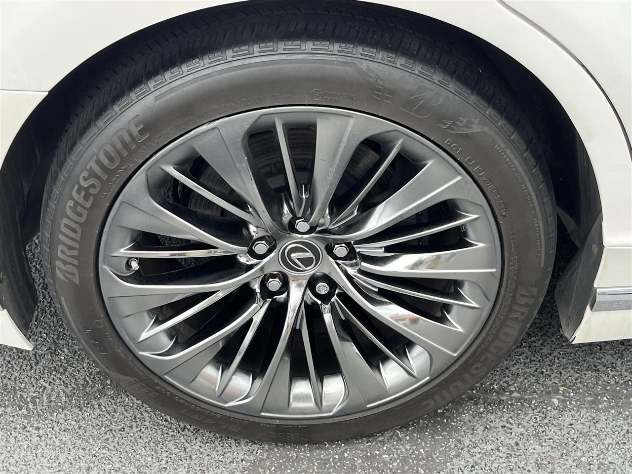 Lexus LS  2022
