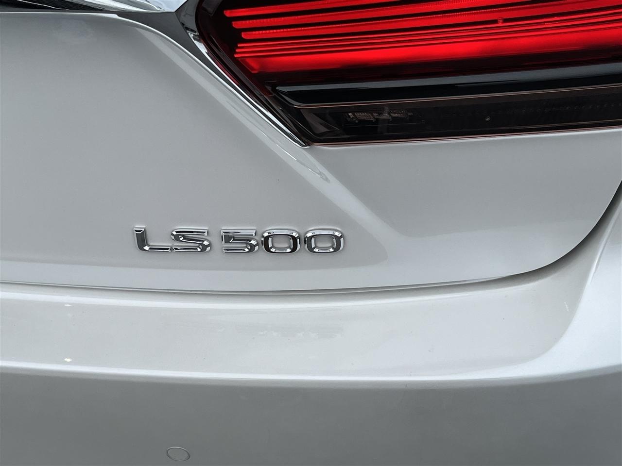 Lexus LS  2022