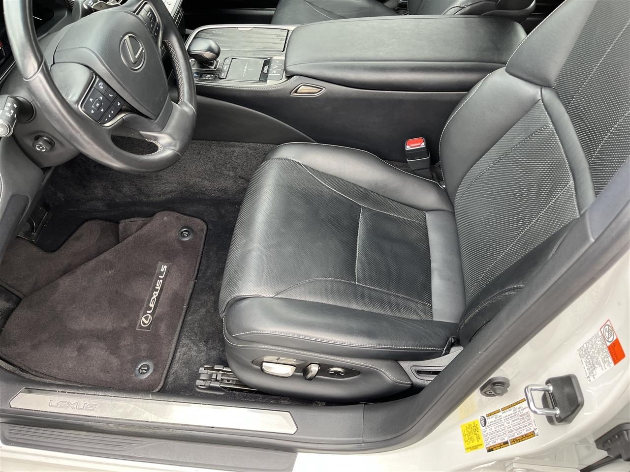 Lexus LS  2022