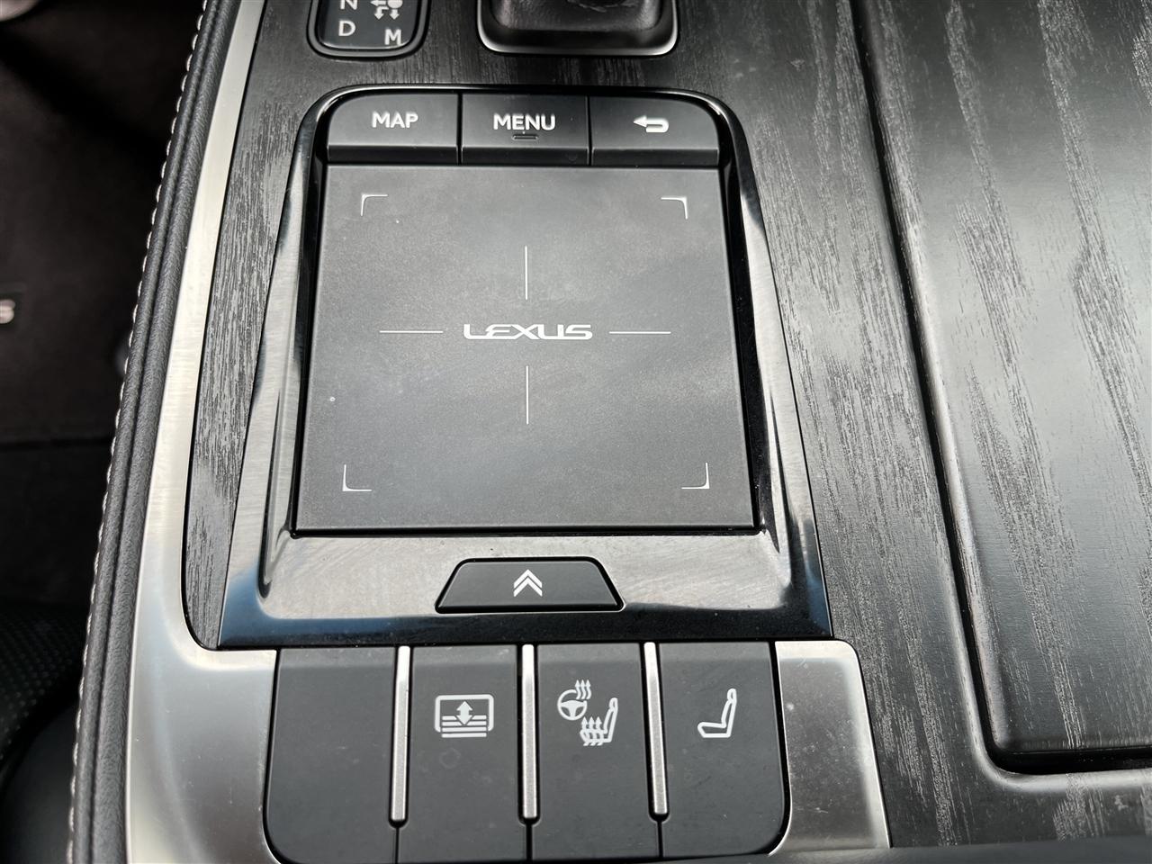 Lexus LS  2022