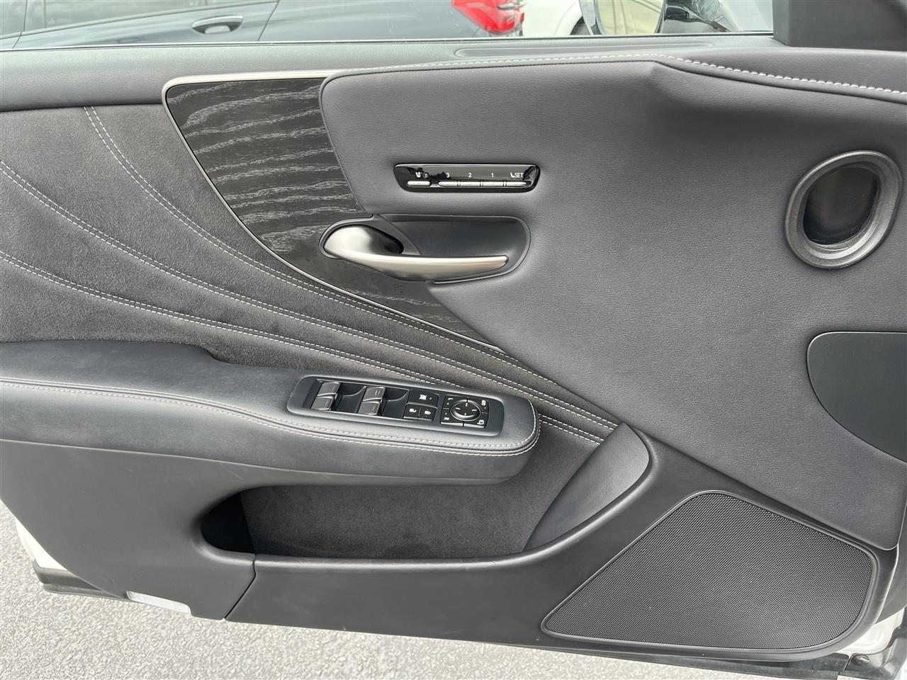 Lexus LS  2022