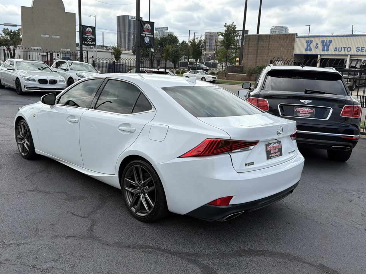 Lexus IS  2017