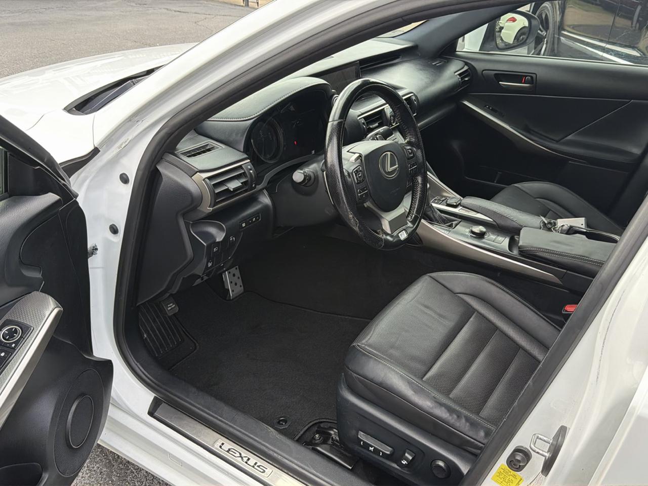 Lexus IS  2017