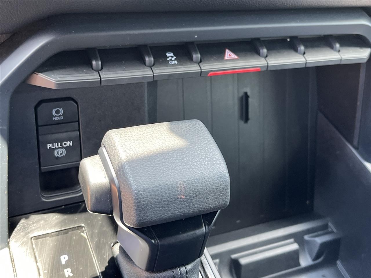 Toyota Tundra 2WD  2025