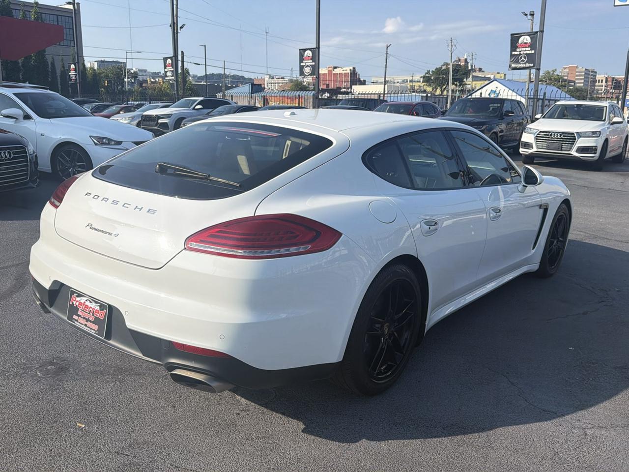 Porsche Panamera Base 2016