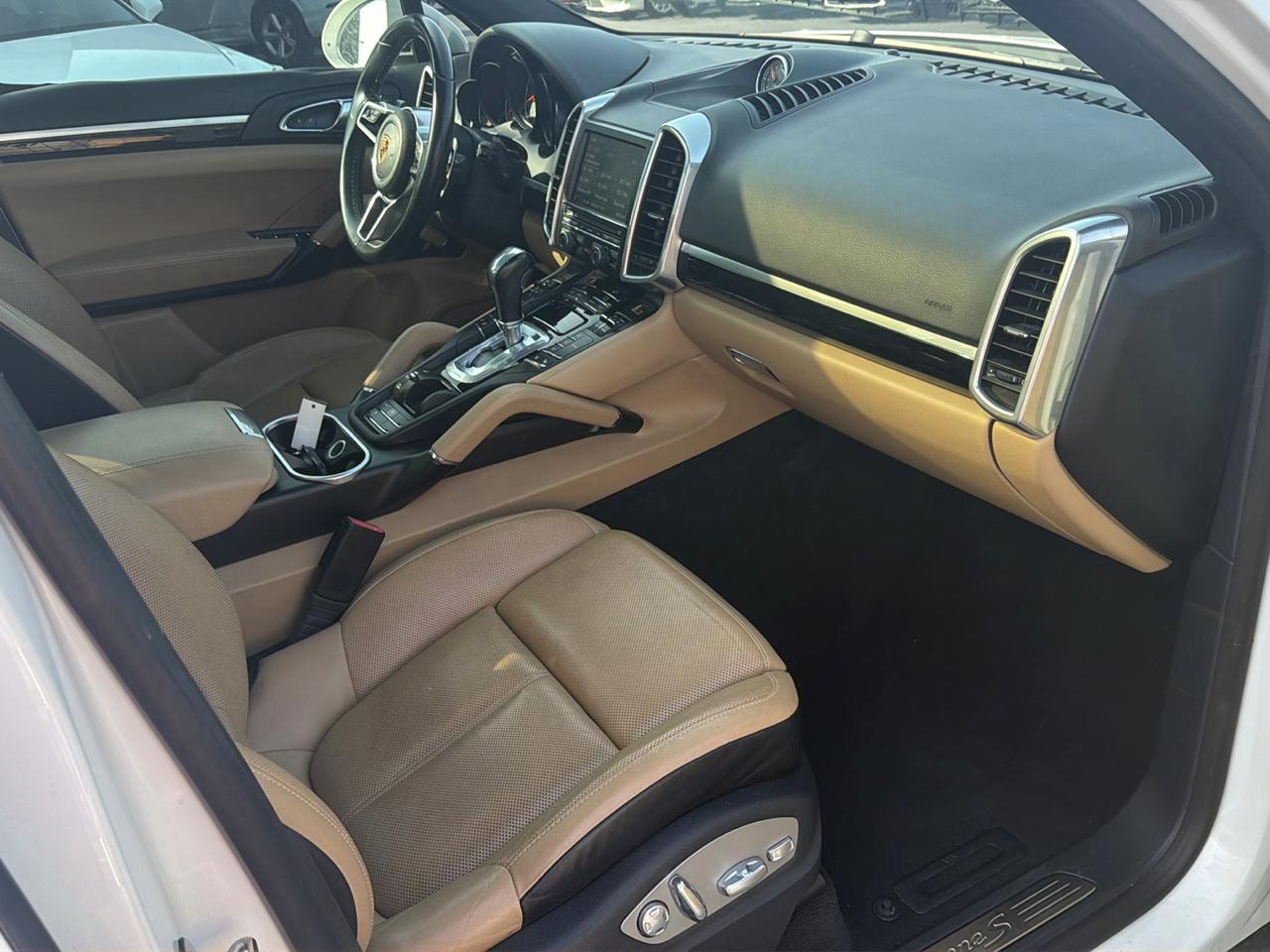 Porsche Cayenne  2016