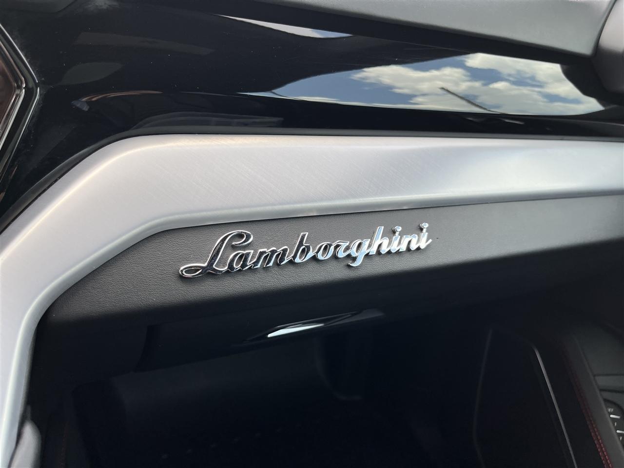 Lamborghini Urus  2020