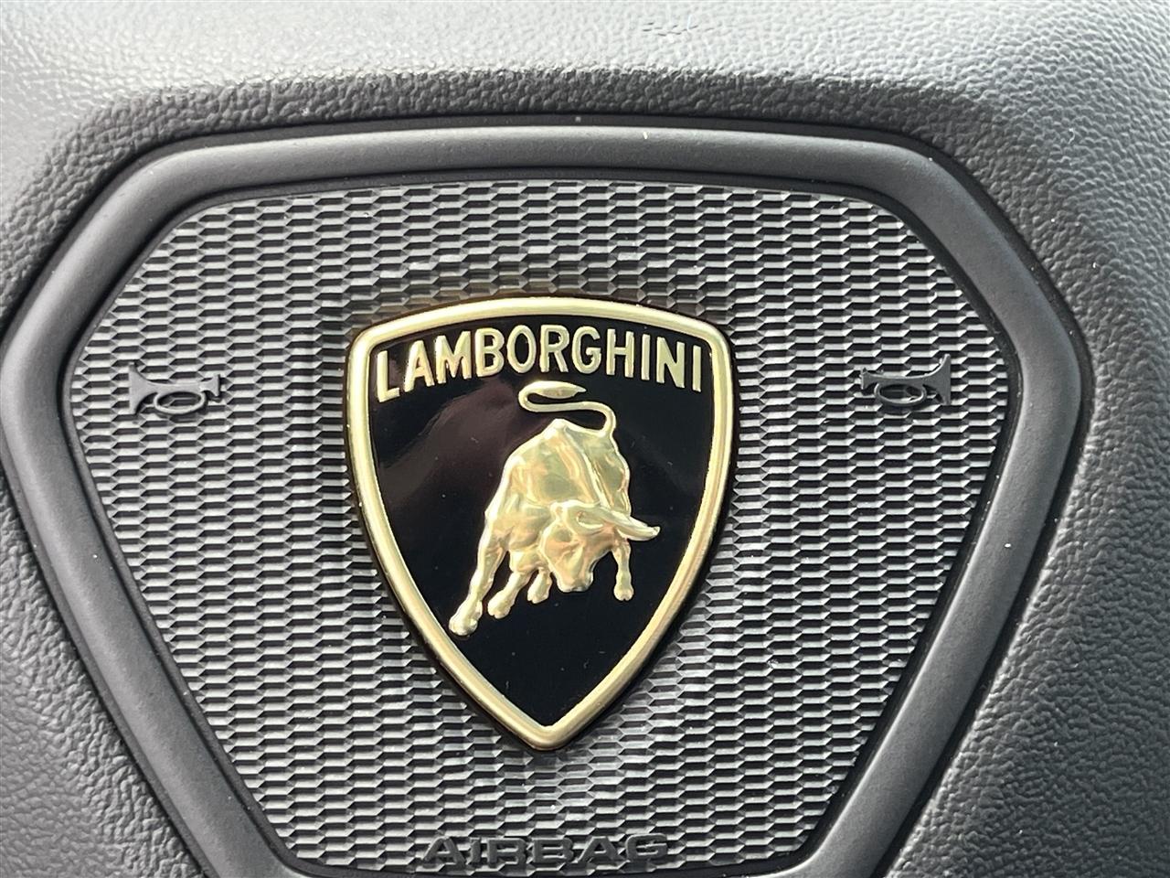 Lamborghini Urus  2020