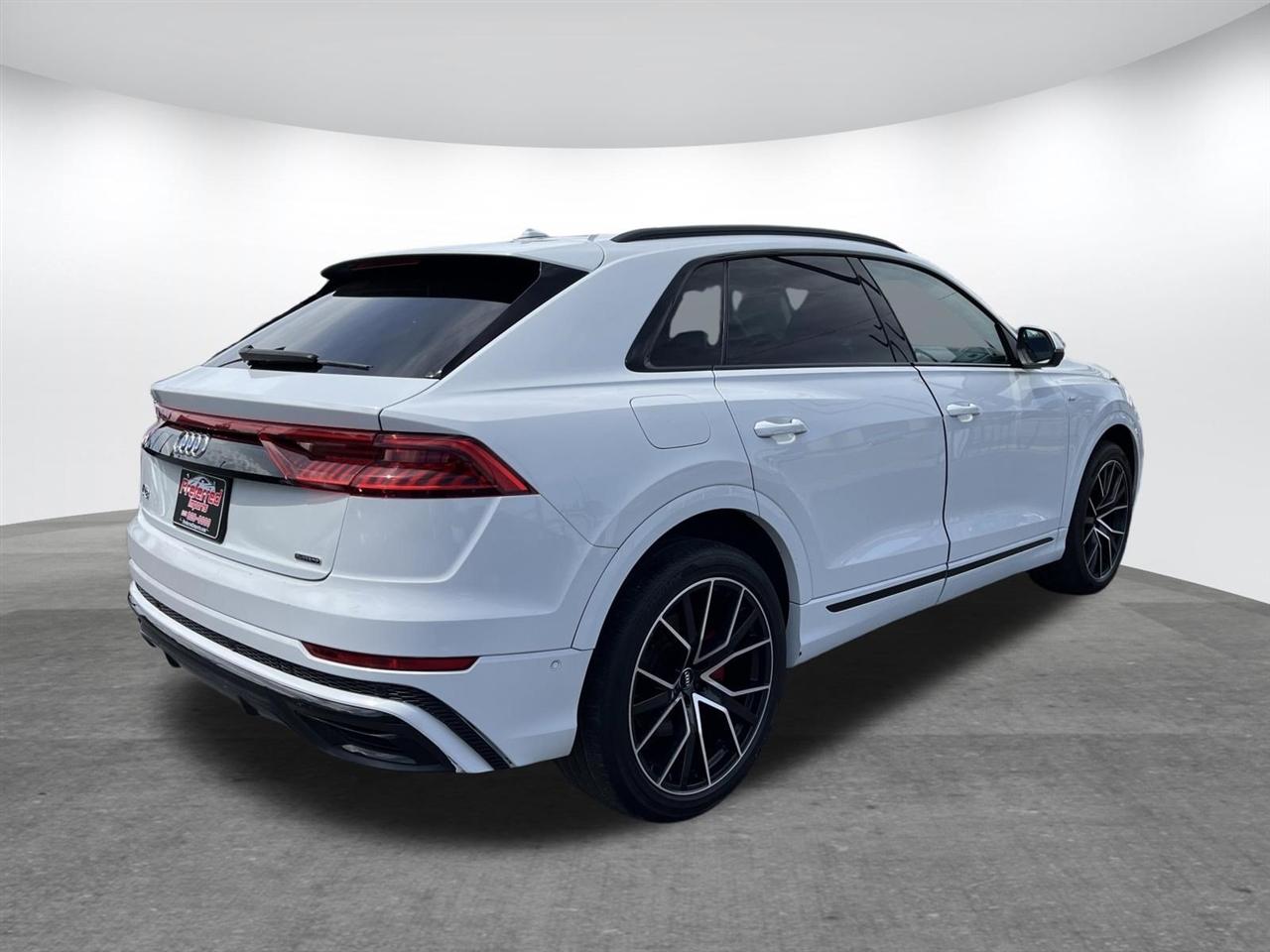 Audi Q8  2021
