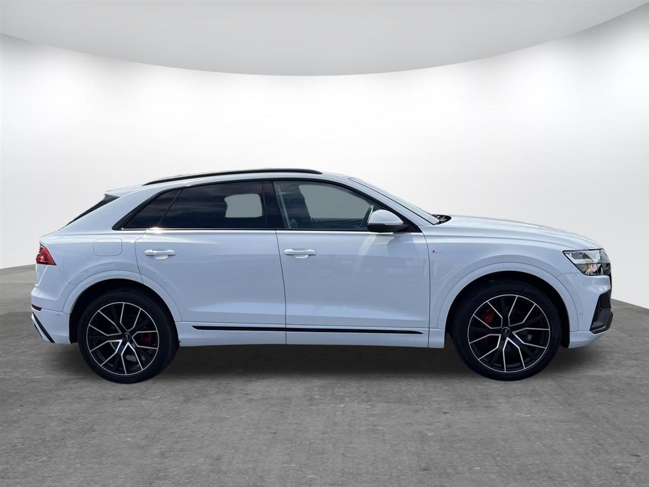 Audi Q8  2021