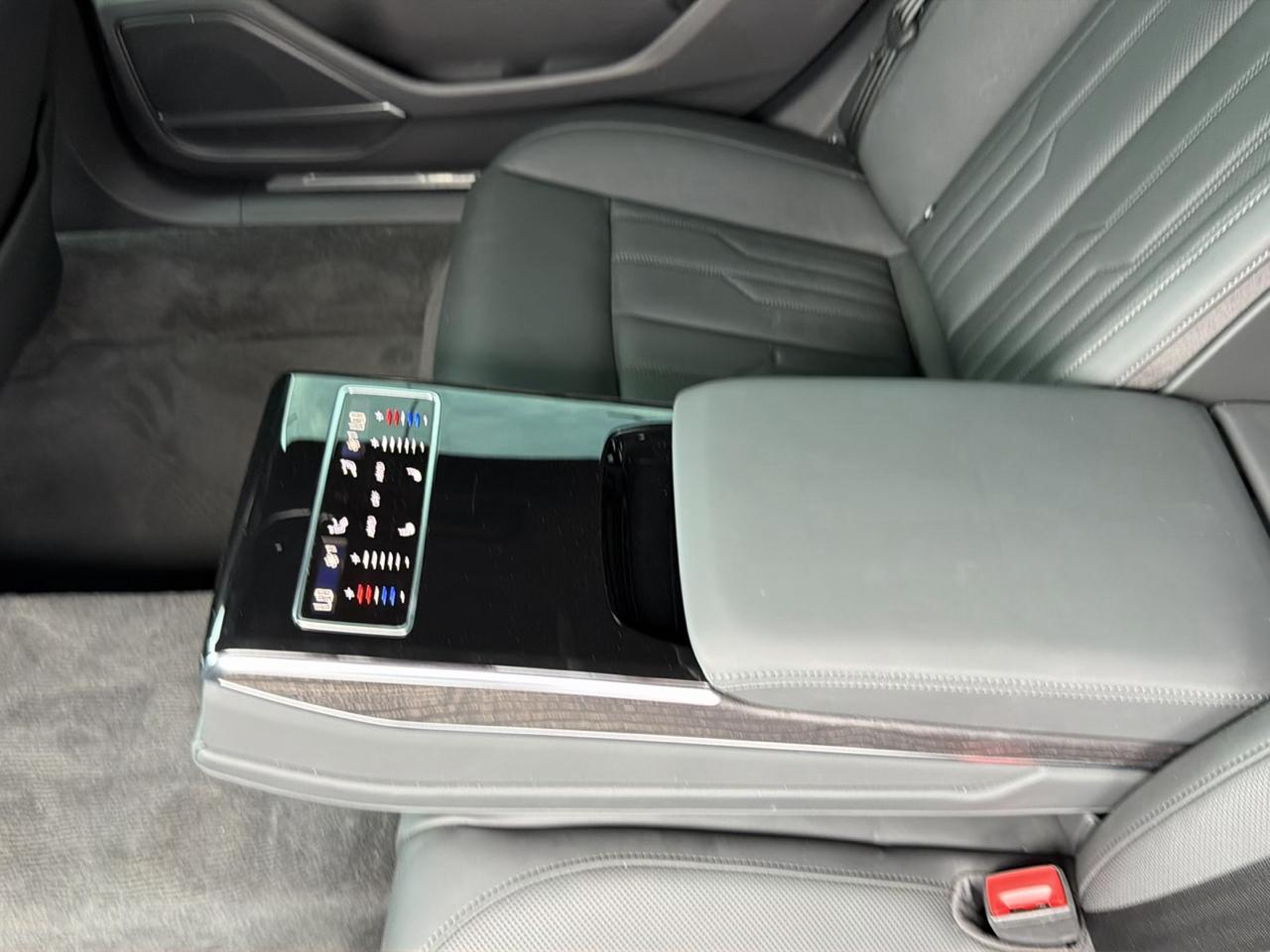 Audi A8  2025