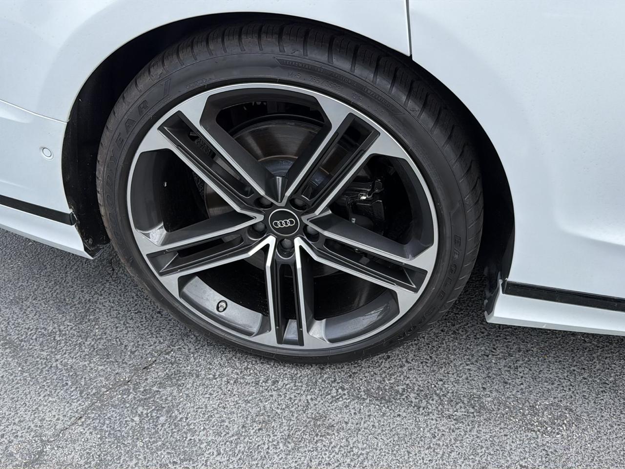 Audi A8  2025