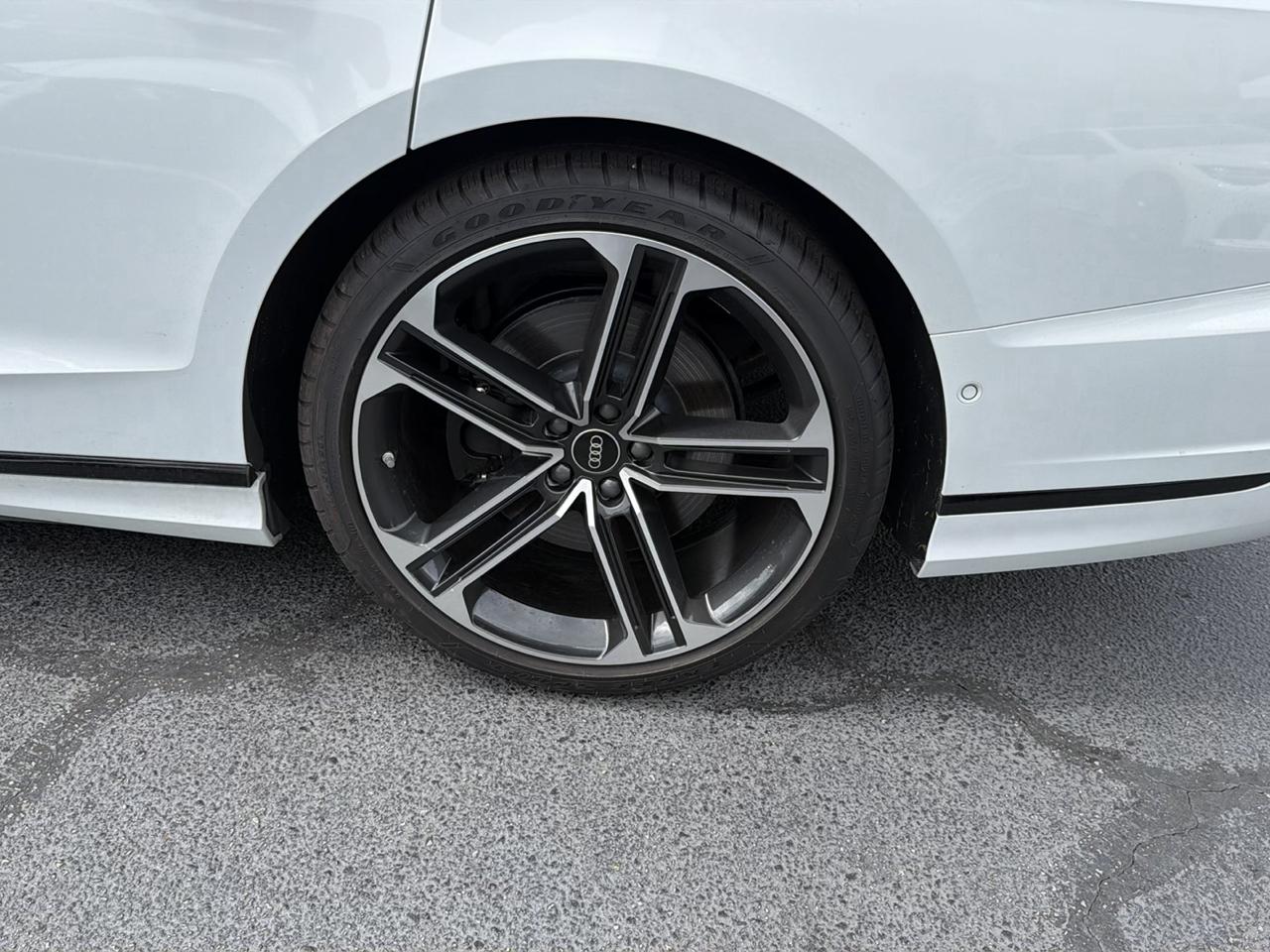 Audi A8  2025