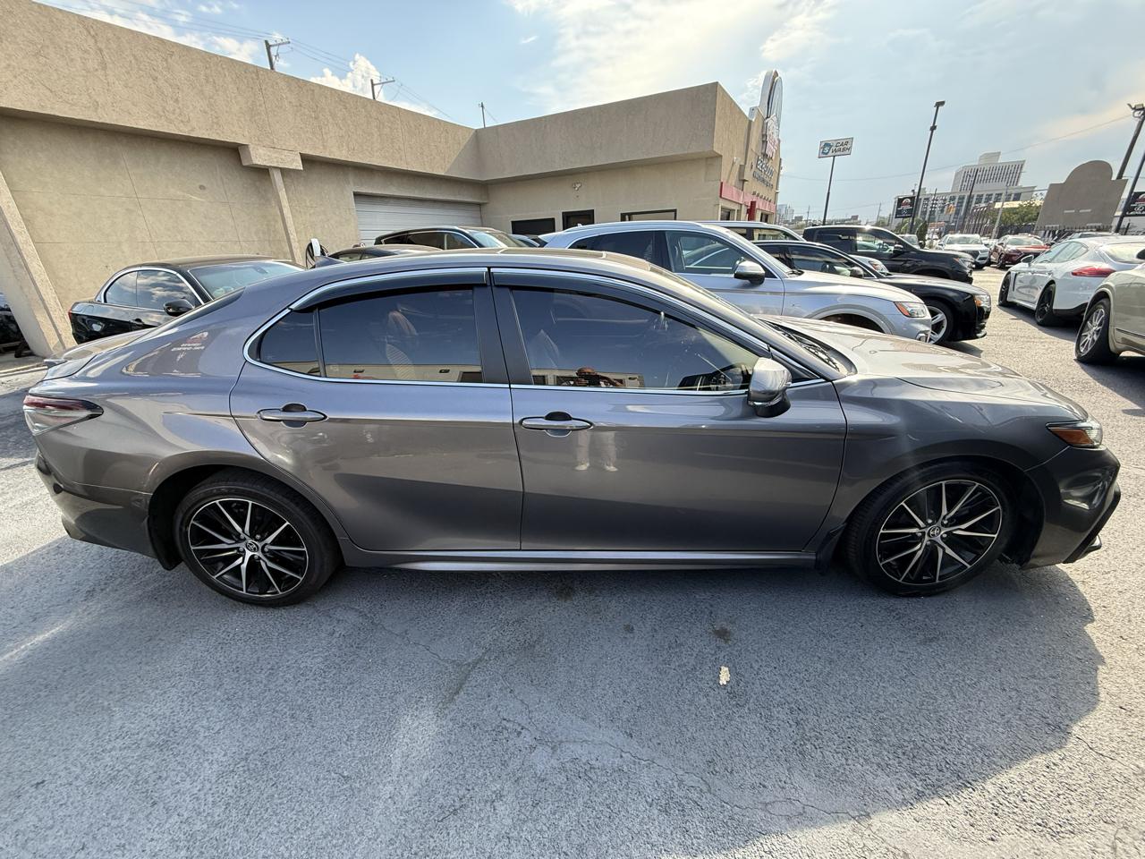 Toyota Camry  2023