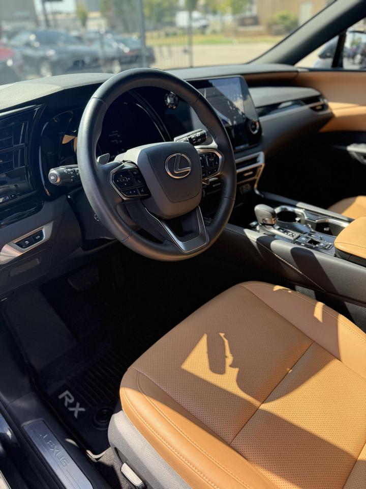 Lexus RX  2025