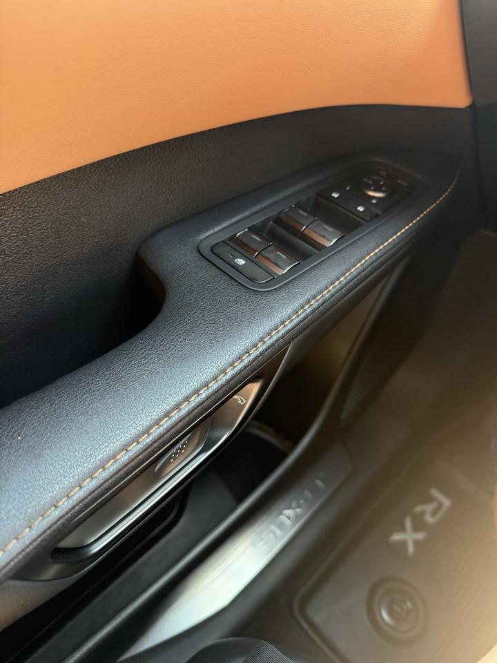 Lexus RX  2025