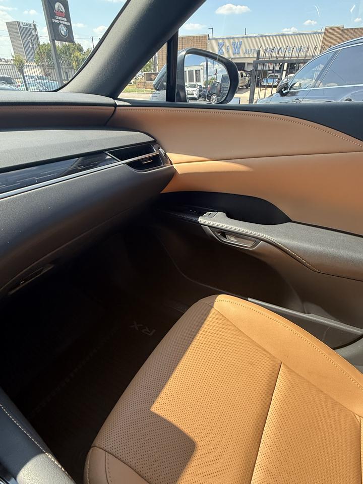 Lexus RX  2025