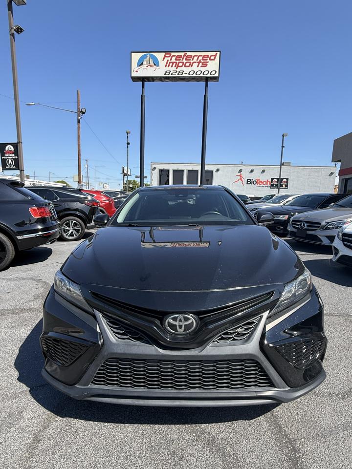 Toyota Camry SE 2021