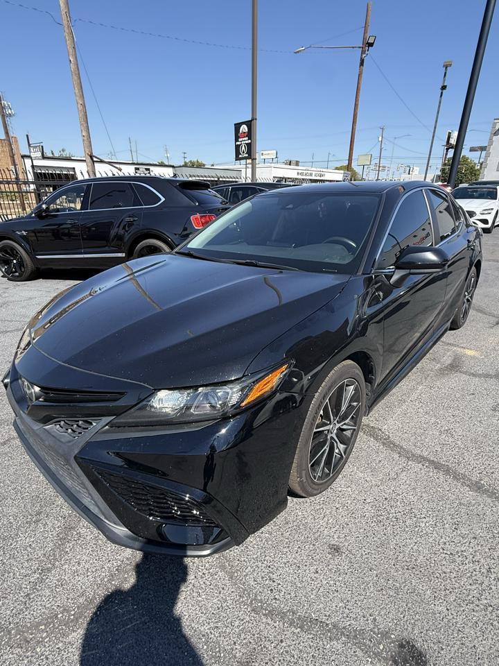 Toyota Camry SE 2021