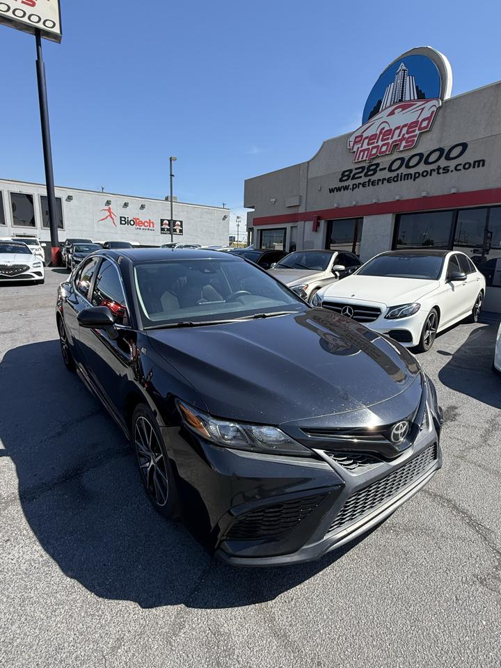 Toyota Camry SE 2021