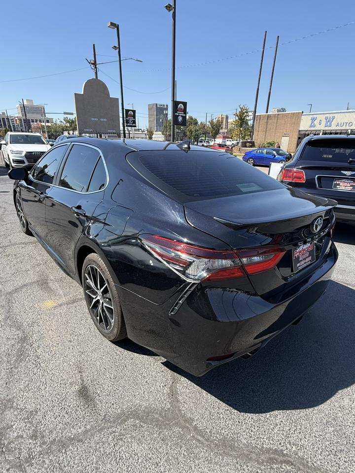 Toyota Camry SE 2021