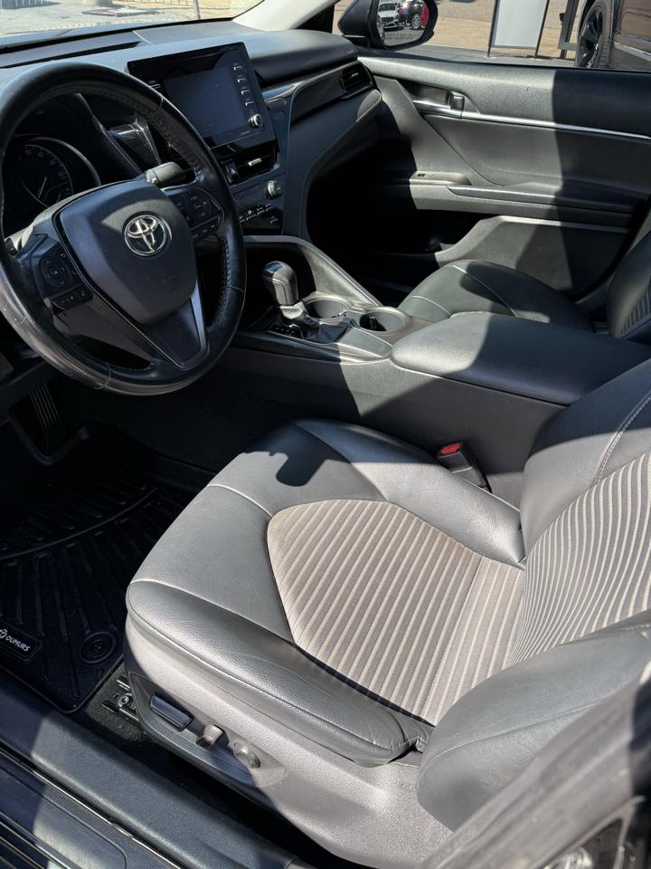 Toyota Camry SE 2021