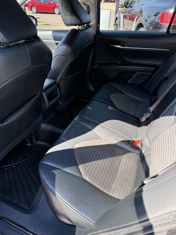 Toyota Camry SE 2021