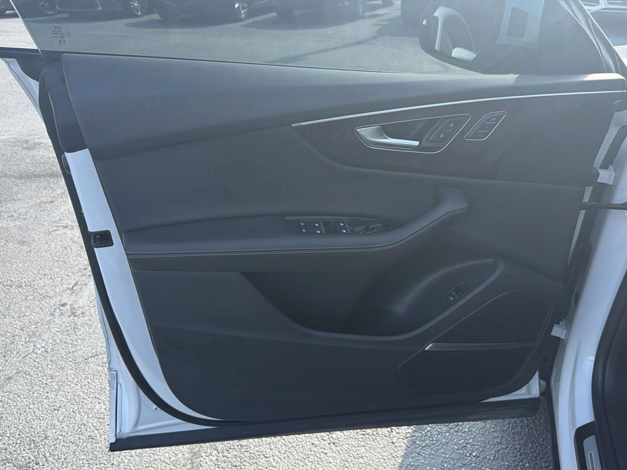 Audi Q8  2023