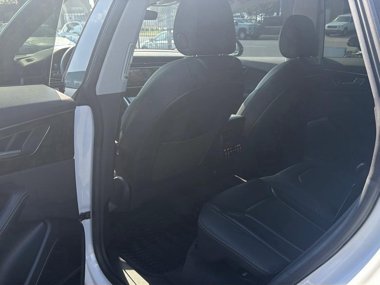 Audi Q8  2023