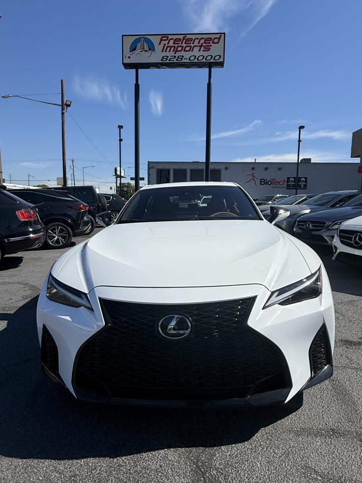 Lexus IS  2024