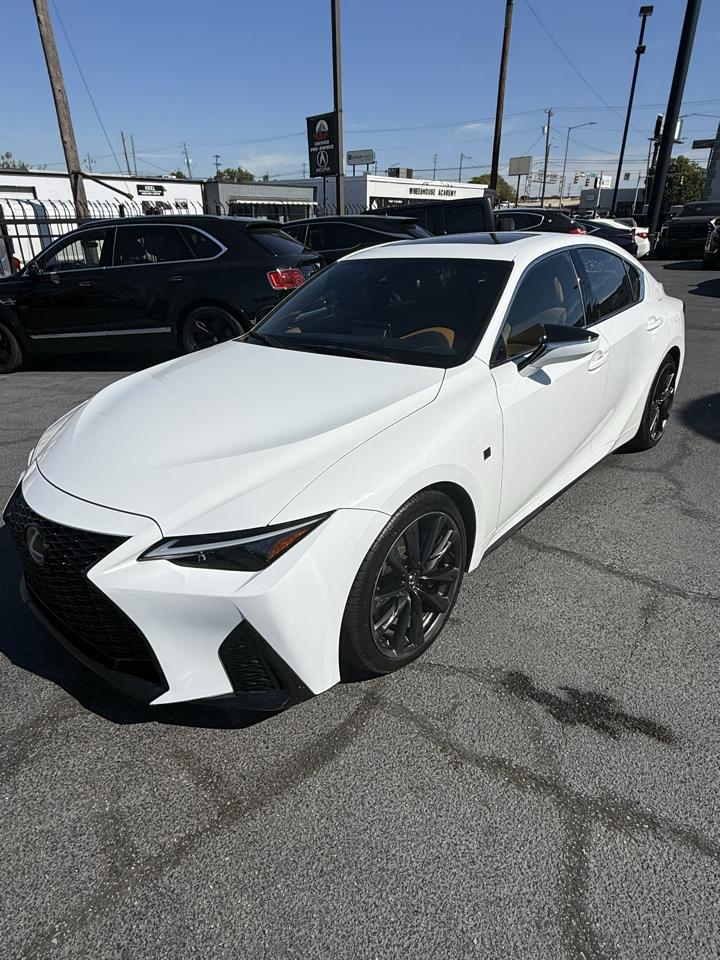 Lexus IS  2024